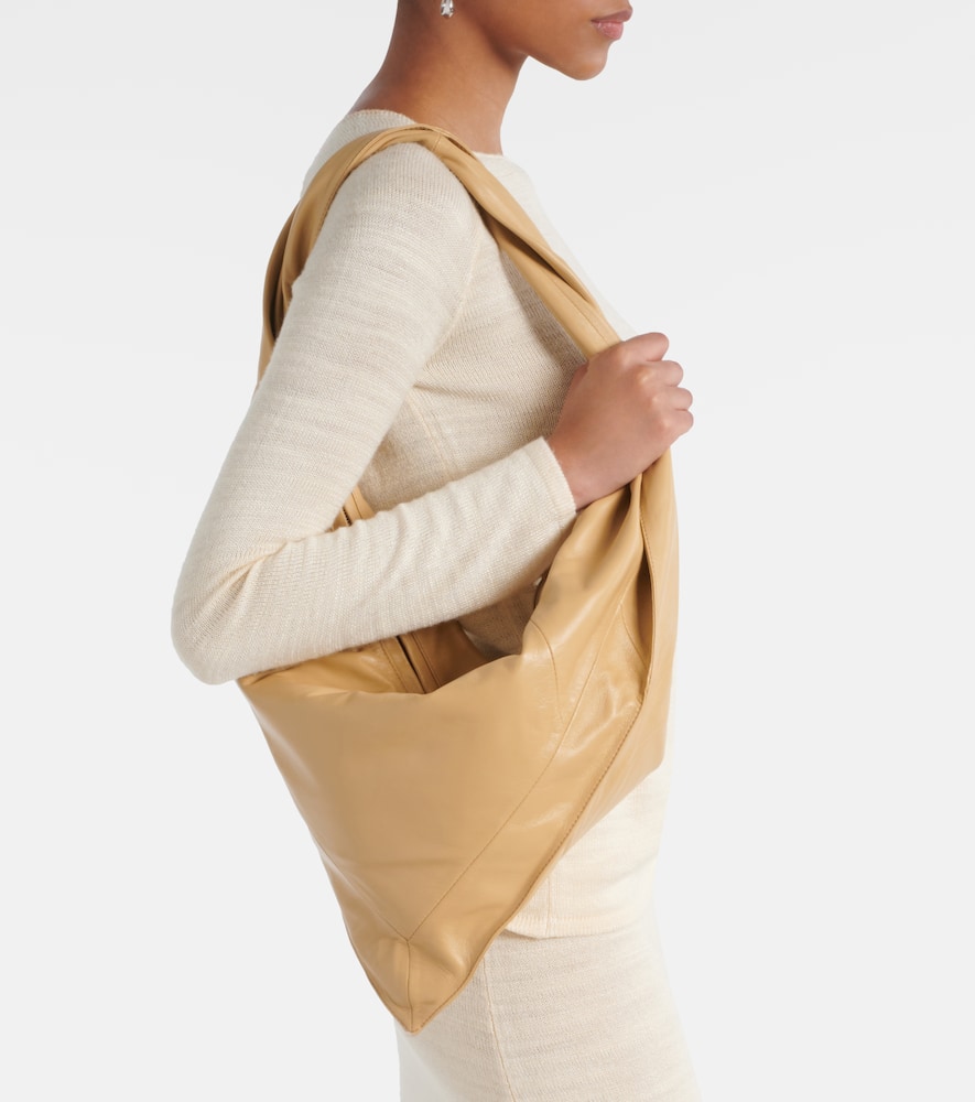 Lemaire Schultertasche Scarf Small Aus Leder In Weiss