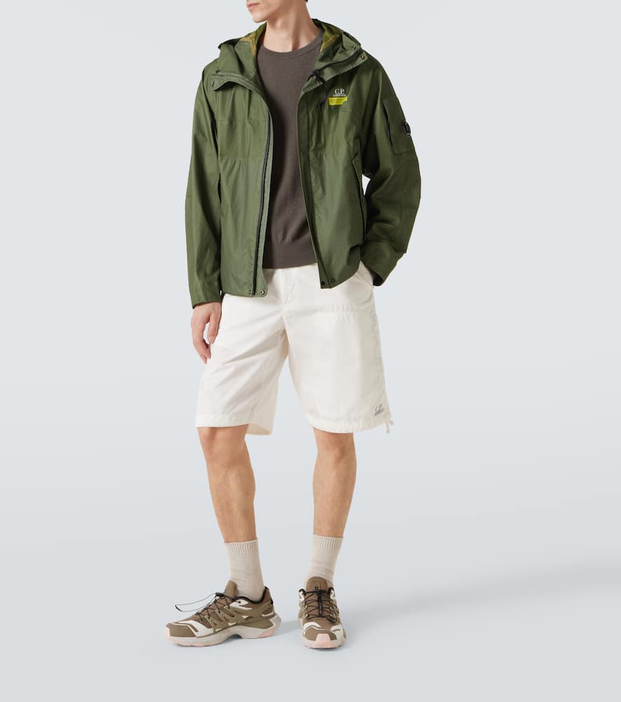 C.p. Company Logo-print Reversible Down Jacket In Grün