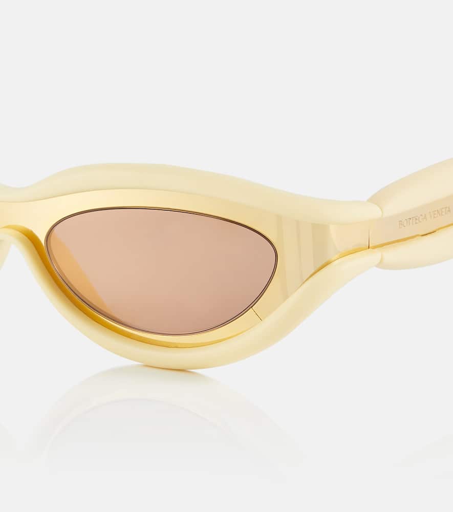 Bottega Veneta Hem Oval Sunglasses In 005 Gold/gold/brown