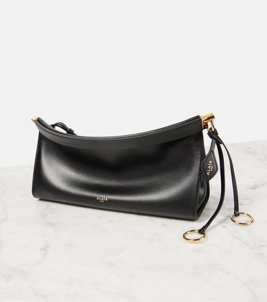 Alaïa Curve Medium Leather Shoulder Bag In Black