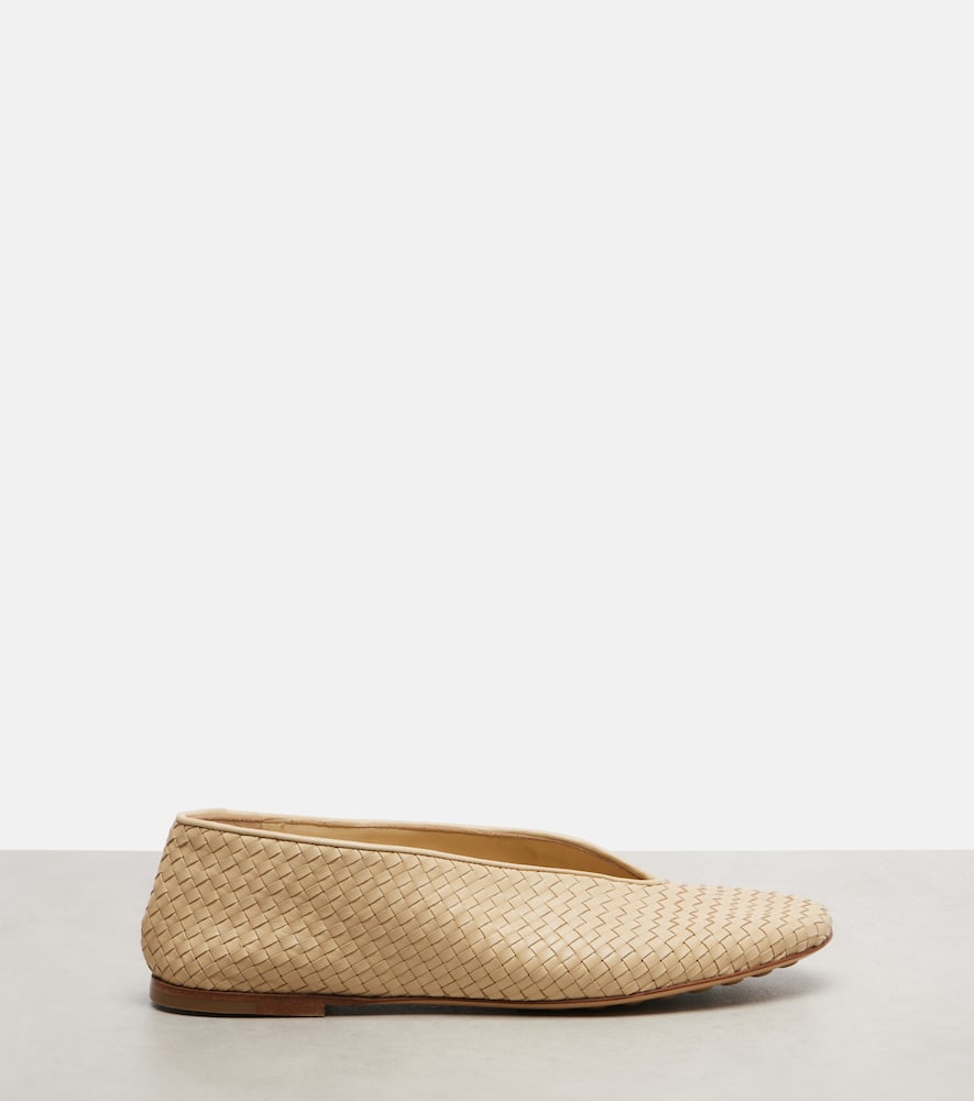 Bottega Veneta Rosa Intrecciato Leather Ballet Flats In Neutral