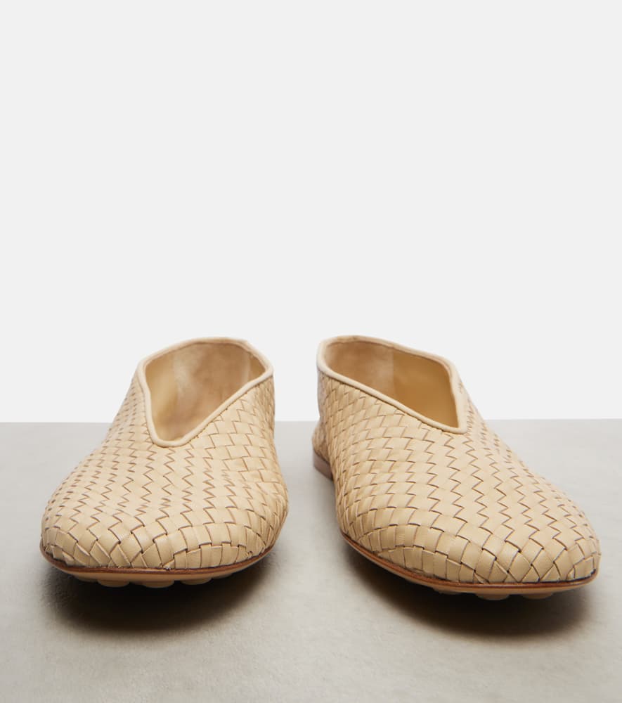 Bottega Veneta Rosa Intrecciato Leather Ballet Flats In Neutral