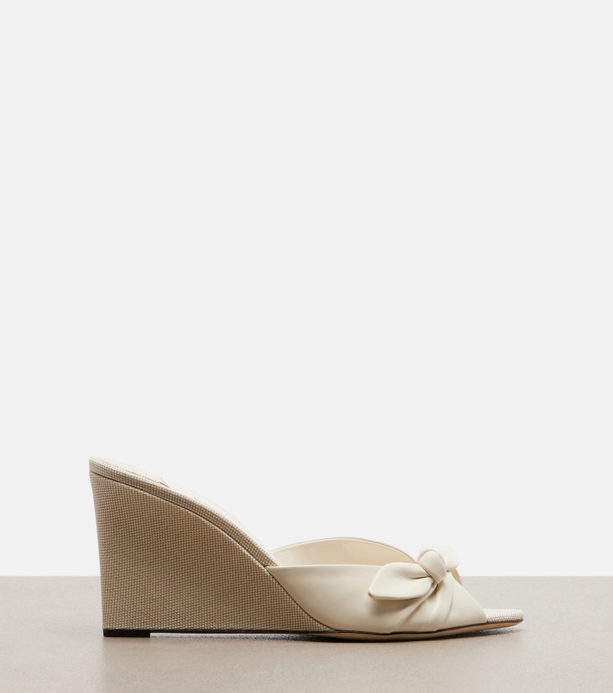  Jimmy Choo Jimmy Choo Wedge-pantoletten Livi Aus Canvas Mit Leder 