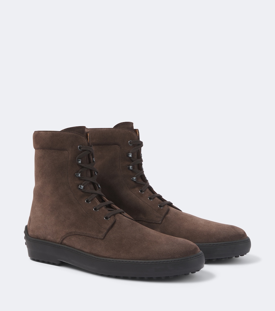 Schnürstiefel aus Veloursleder