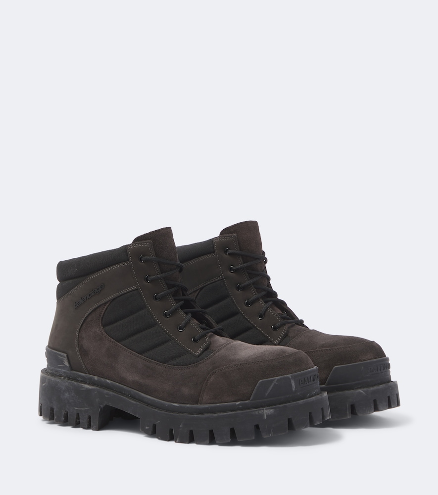 Stivaletti stringati con suede