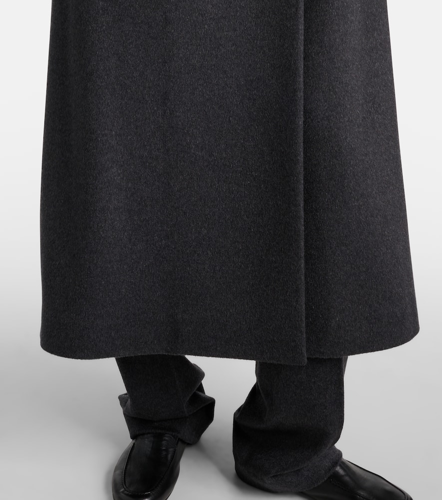 The Row Harisi Cashmere Coat In Grey