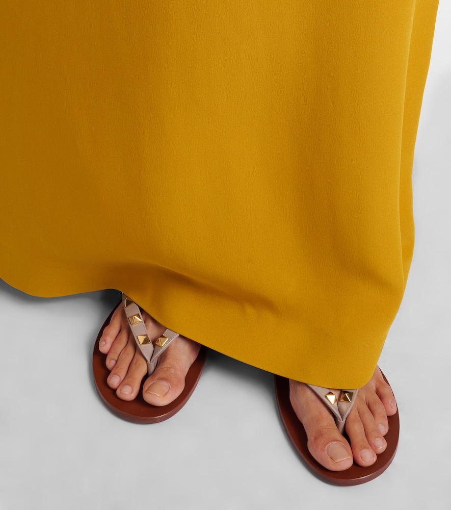 Garavani Rockstud Leather Thong Sandals