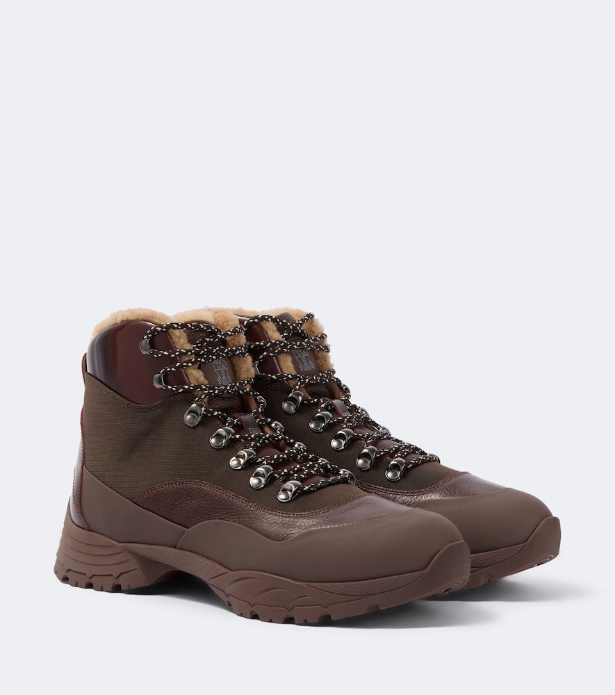 Schnürstiefel mit Shearling