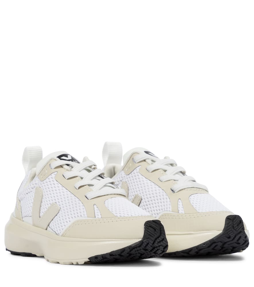Click to view more detailed imagery on our partner's website Veja Kids' Contrasting Details Sneakers In White