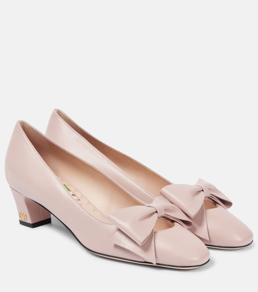 Valentino Garavani Bowow 45 Leather Pumps In Powder