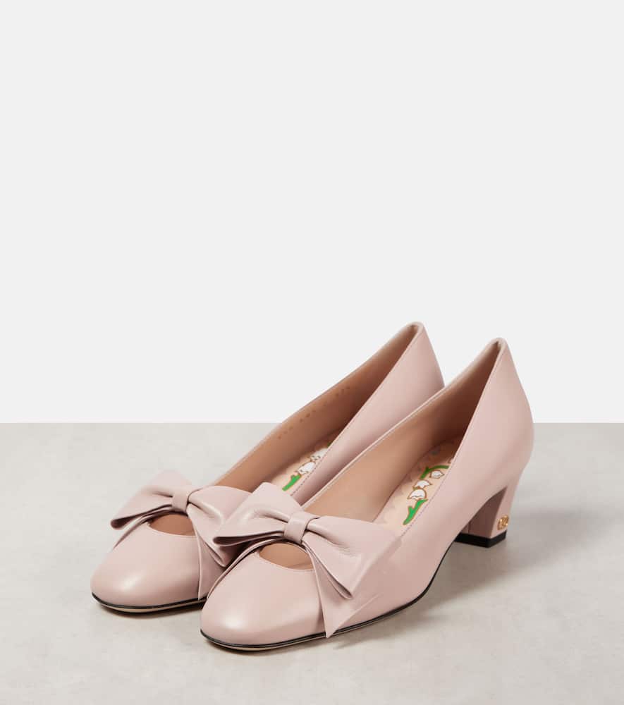 Valentino Garavani Bowow 45 Leather Pumps In Powder