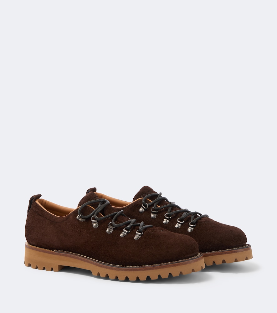 Schnürschuhe aus Veloursleder