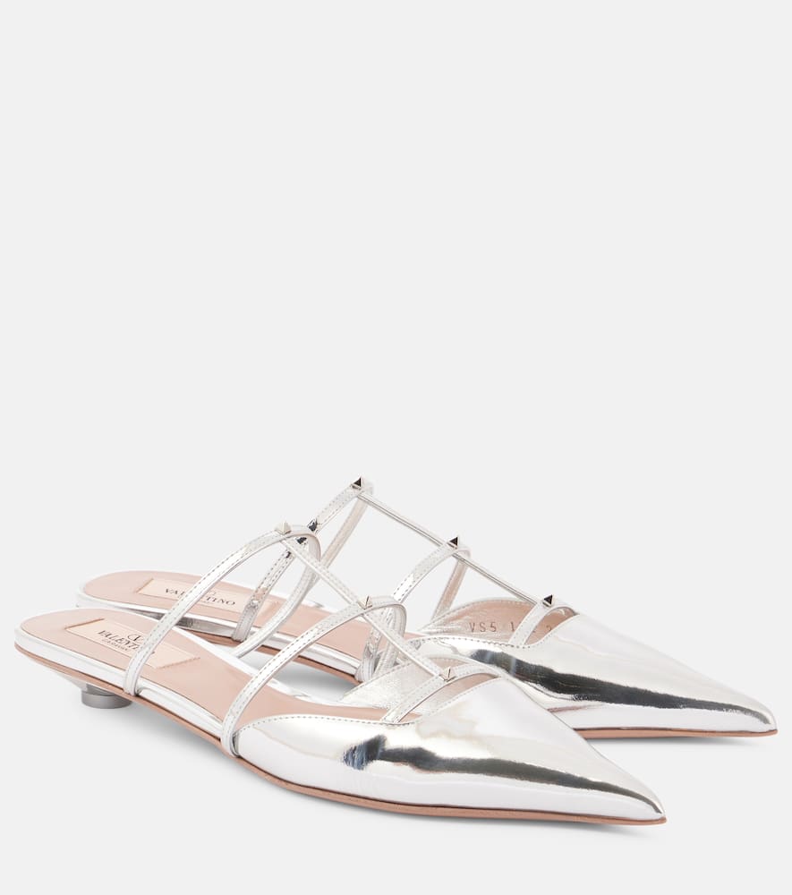 Valentino Mules Rockstud Aus Metallic-leder In Silber