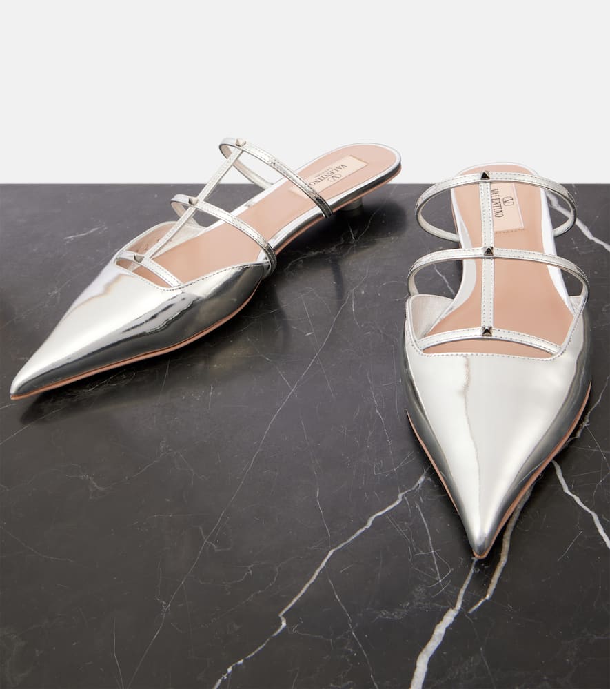 Valentino Mules Rockstud Aus Metallic-leder In Silber