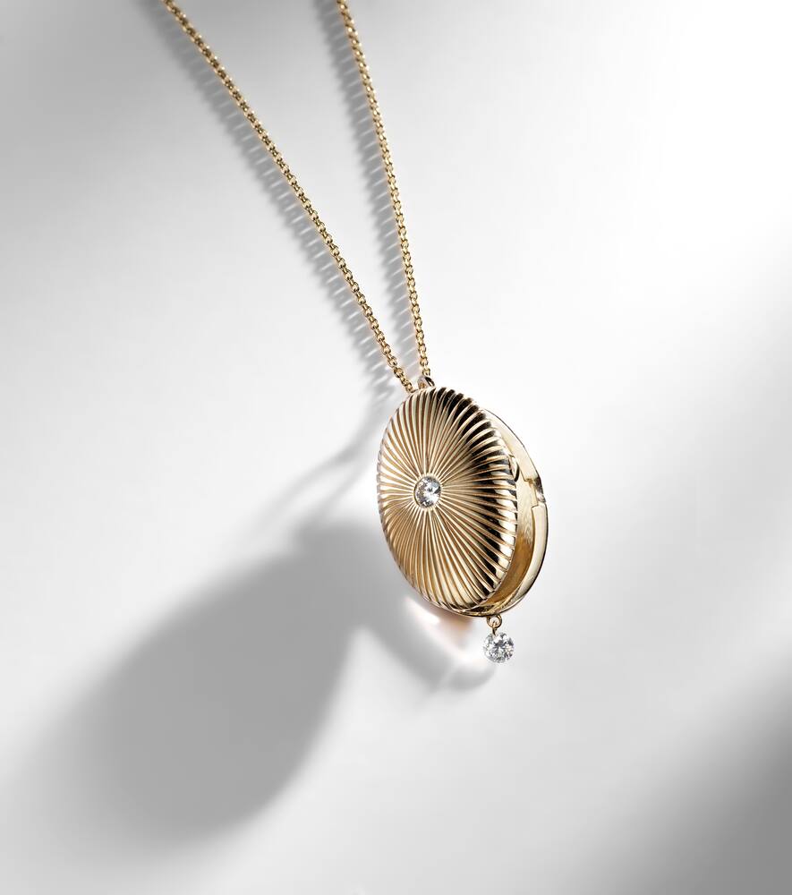 Persée 9kt Gold Locket Necklace With Diamonds In Gold