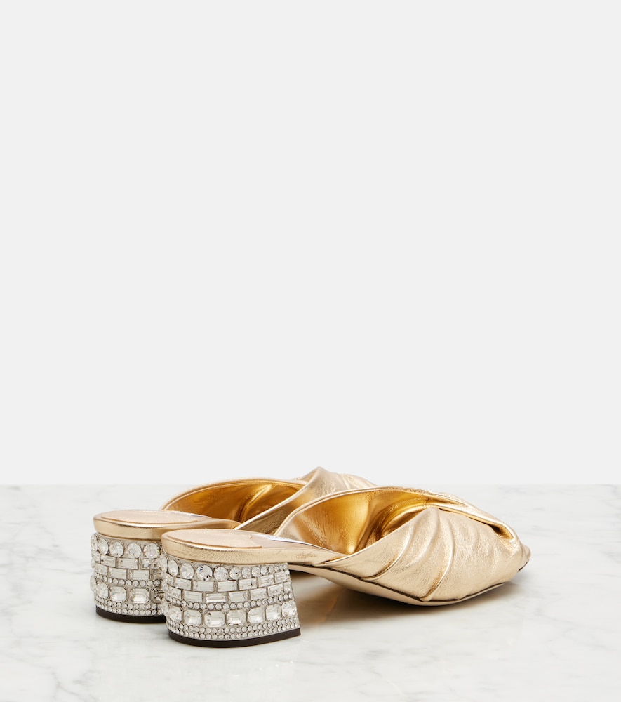  Jimmy Choo Jimmy Choo Pantoletten Mala Aus Metallic-leder Mit Kristallen 