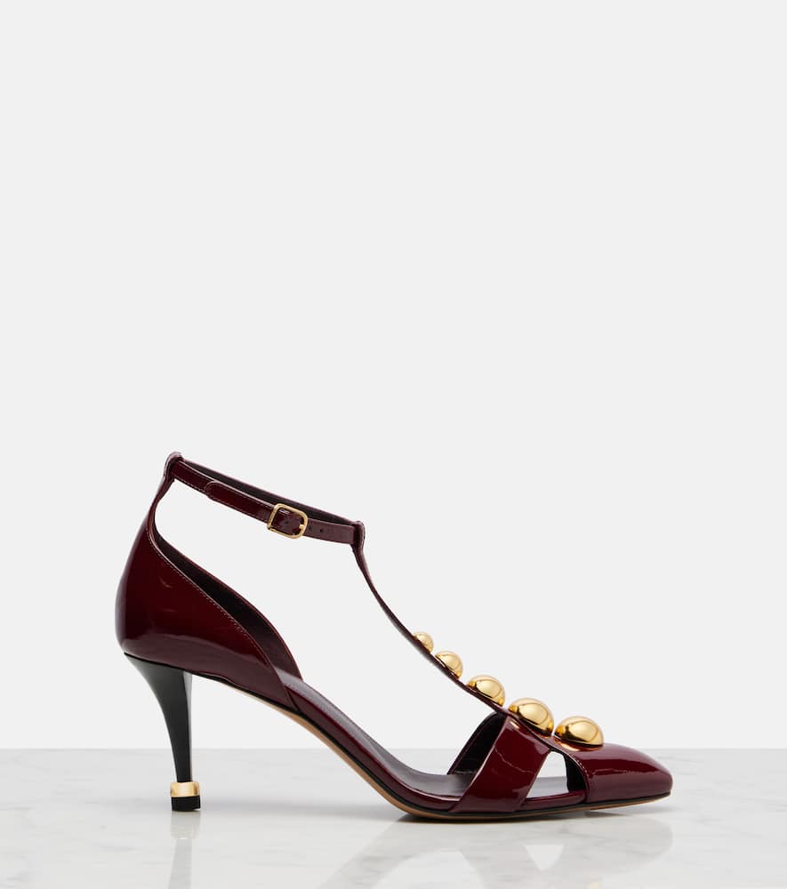 Chloé Cleia 70 Studded Patent Leather Pumps In Burgundy