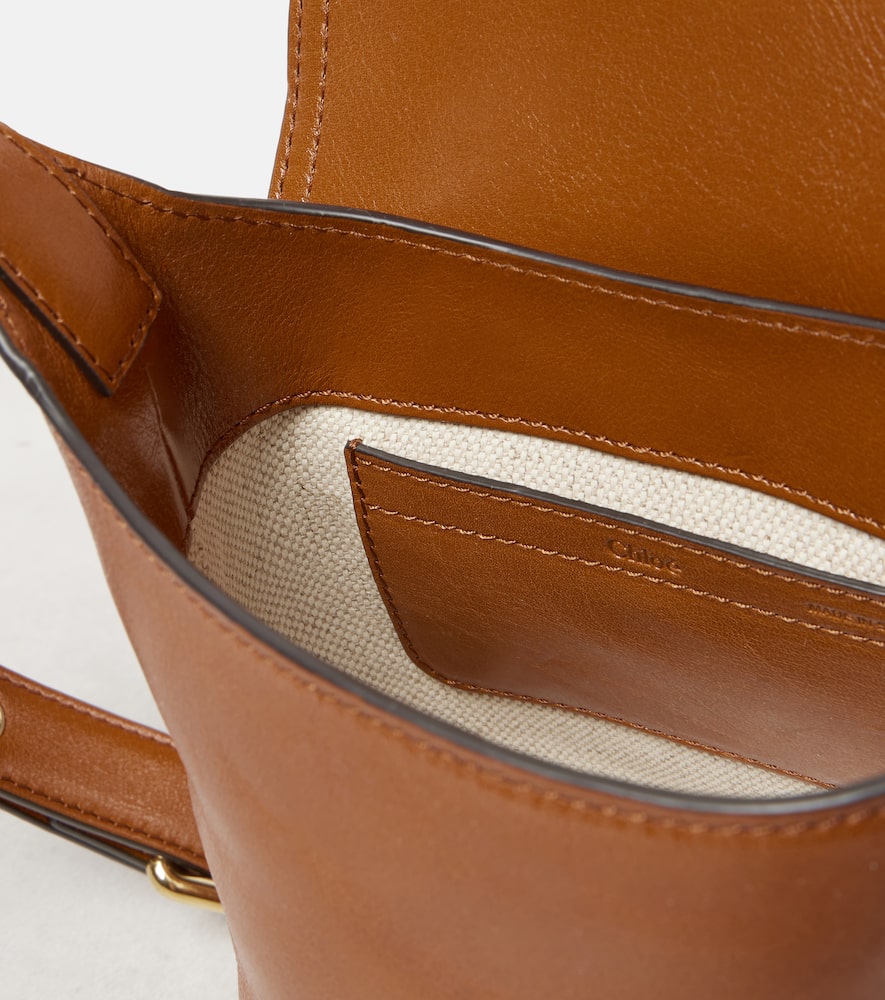 Chloé Mini Leather Saddle Bag In Clay Brown
