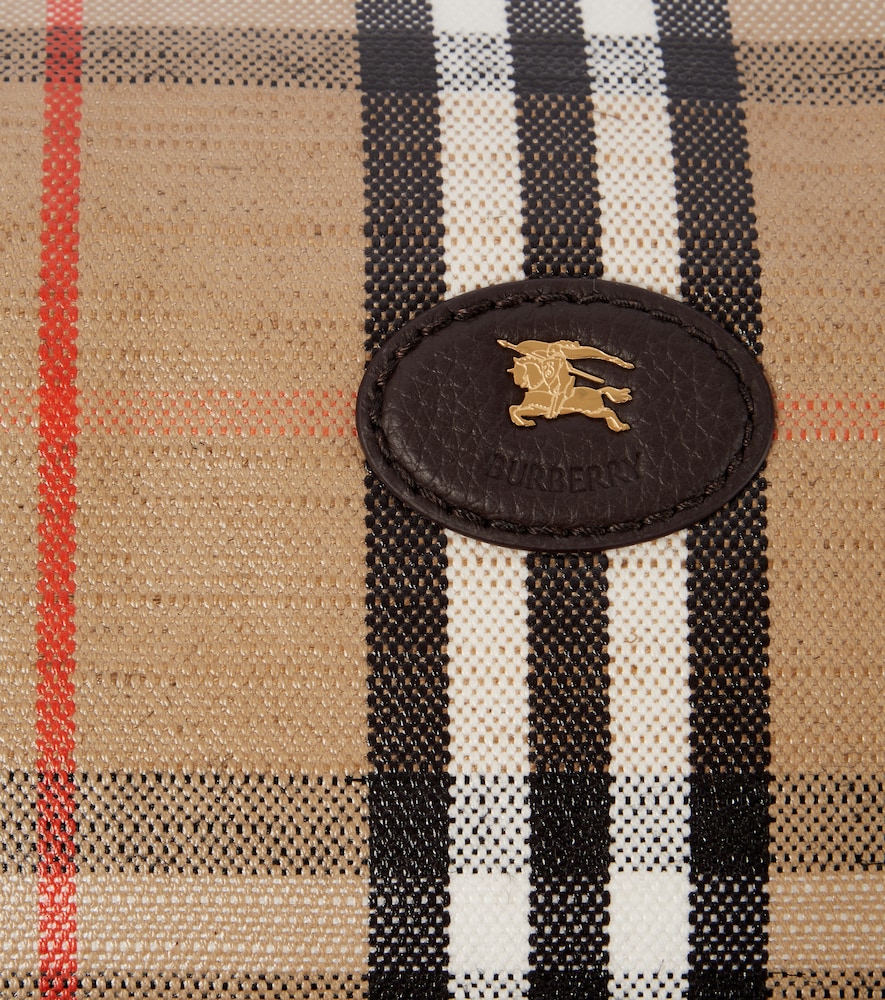  Burberry Burberry Burberry Check Toiletry Bag 