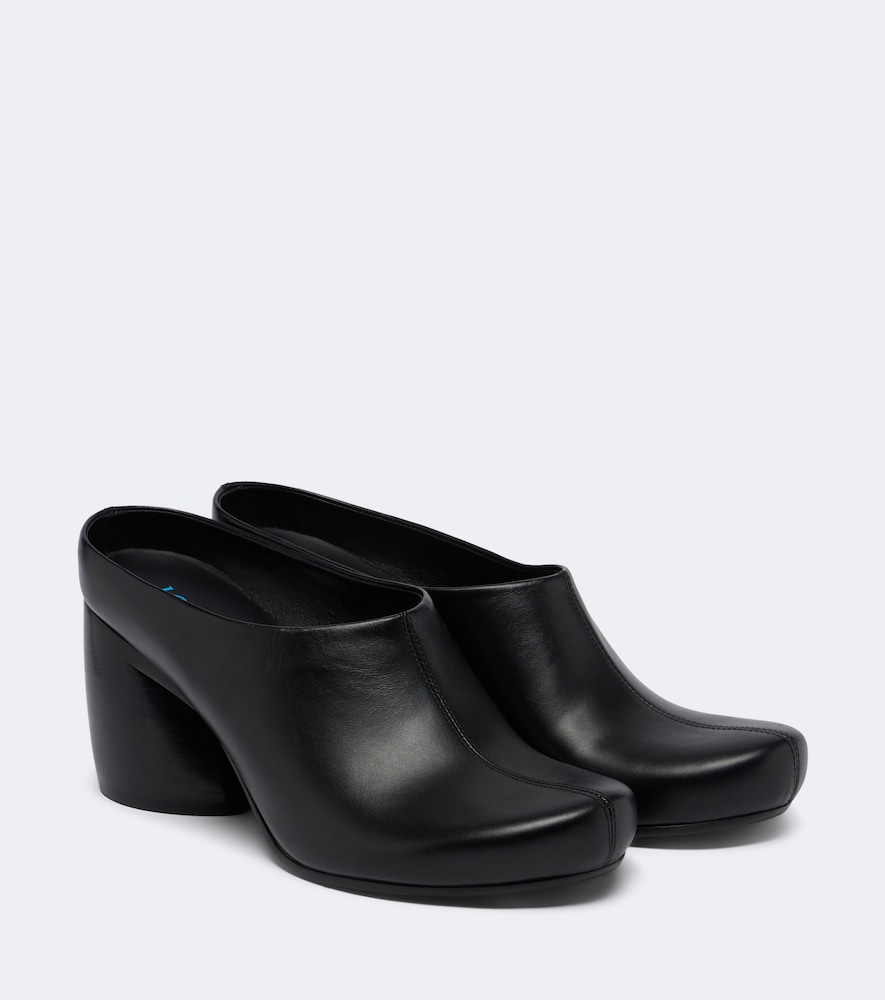 Ovale Mules aus Leder