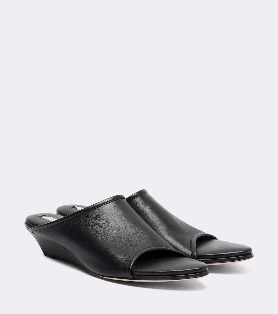 Wedge-Mules aus Stretch-Leder