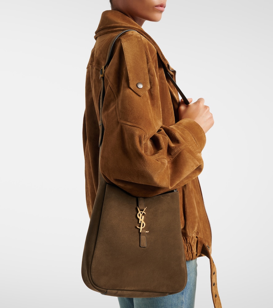 Le 5 À 7 Supple Small Shoulder Bag