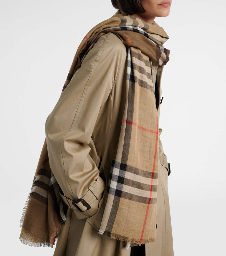 Burberry Burberry Check wool and silk scarf
