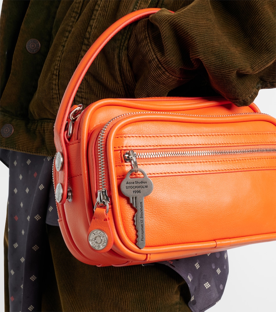  Acne Studios Acne Studios Crossbody Bag Camera Kit Aus Leder 