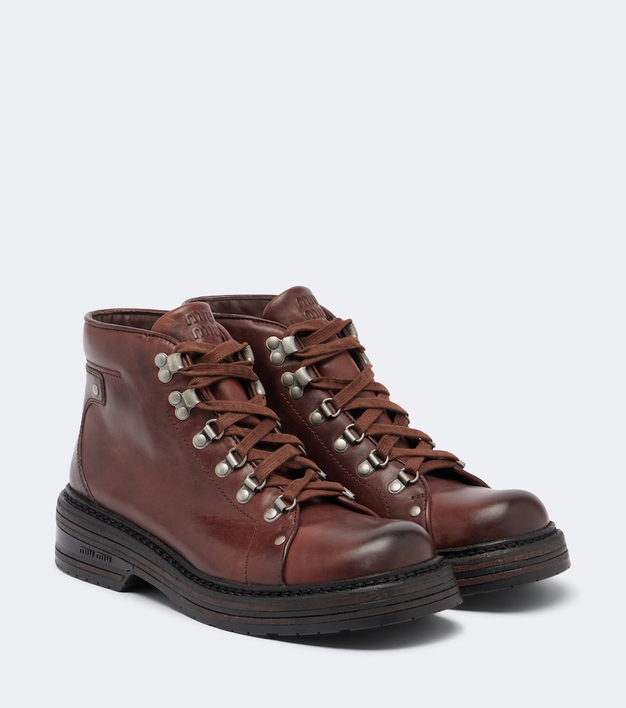 Miu Miu Bottes lacets en cuir 1350 €
