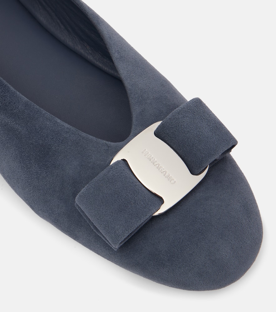 Ferragamo Grey Leather Ballerinas With Bow Accent In Blue