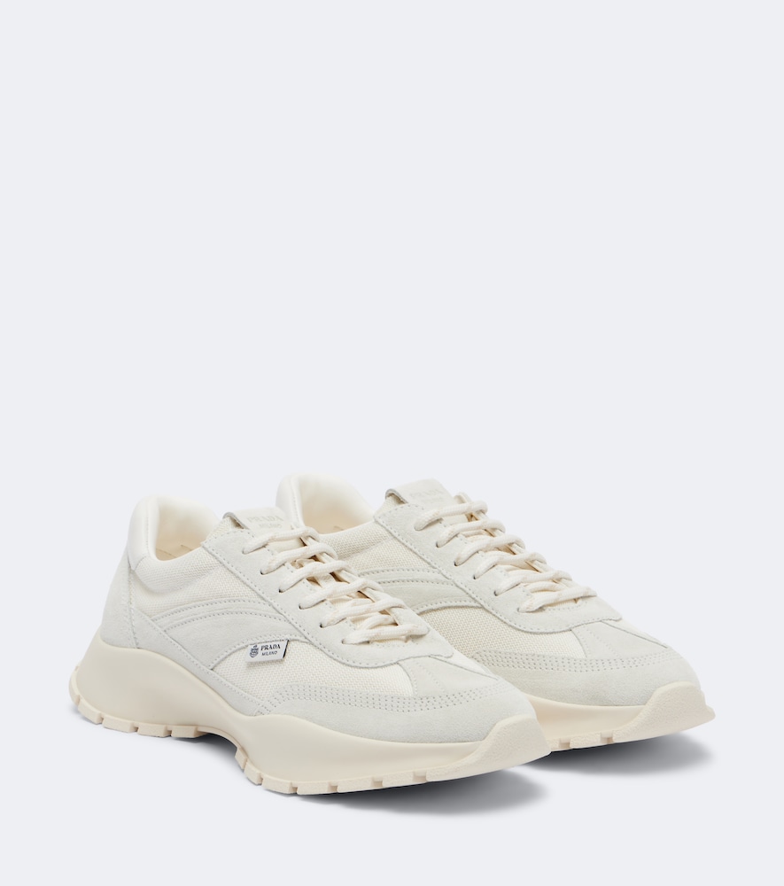 Prada Baskets finitions en daim 830 €