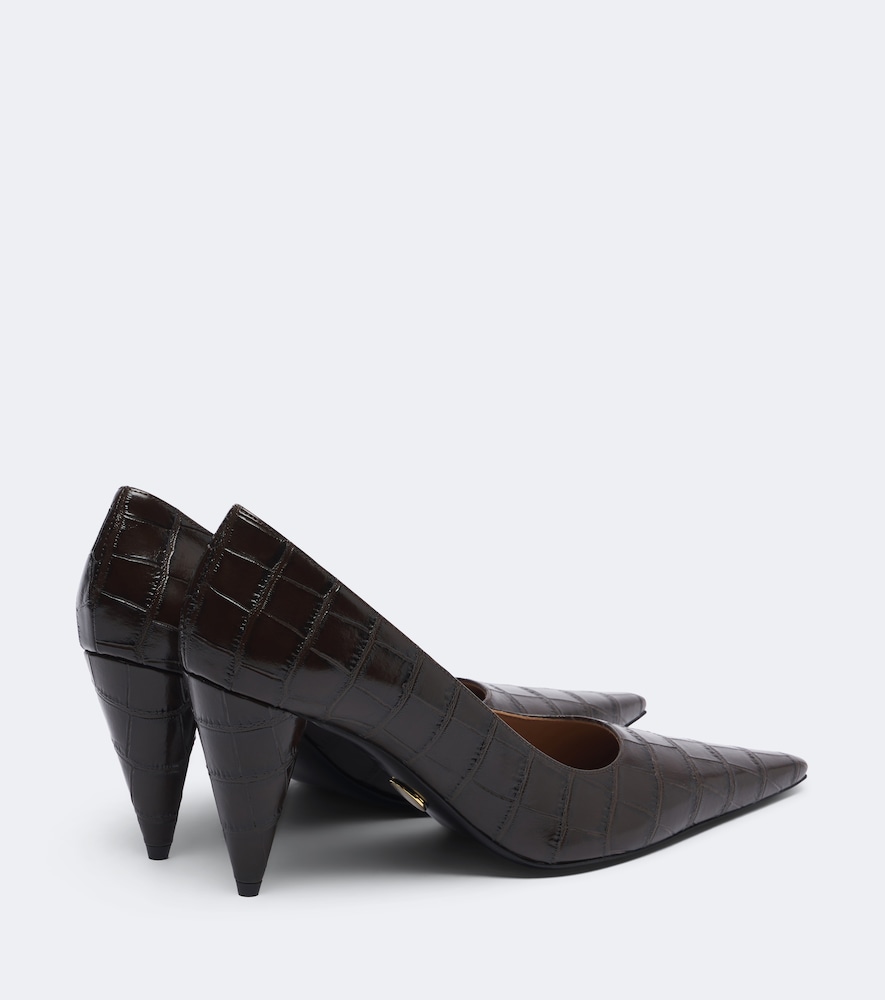 Croc-Effect Pumps