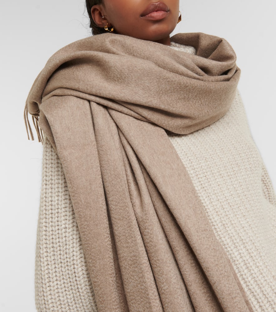 Loro Piana Cocooning cashmere scarf Smart Closet