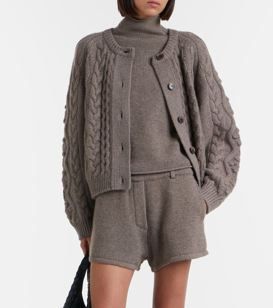 Lisa Yang Fride cashmere turtleneck sweater