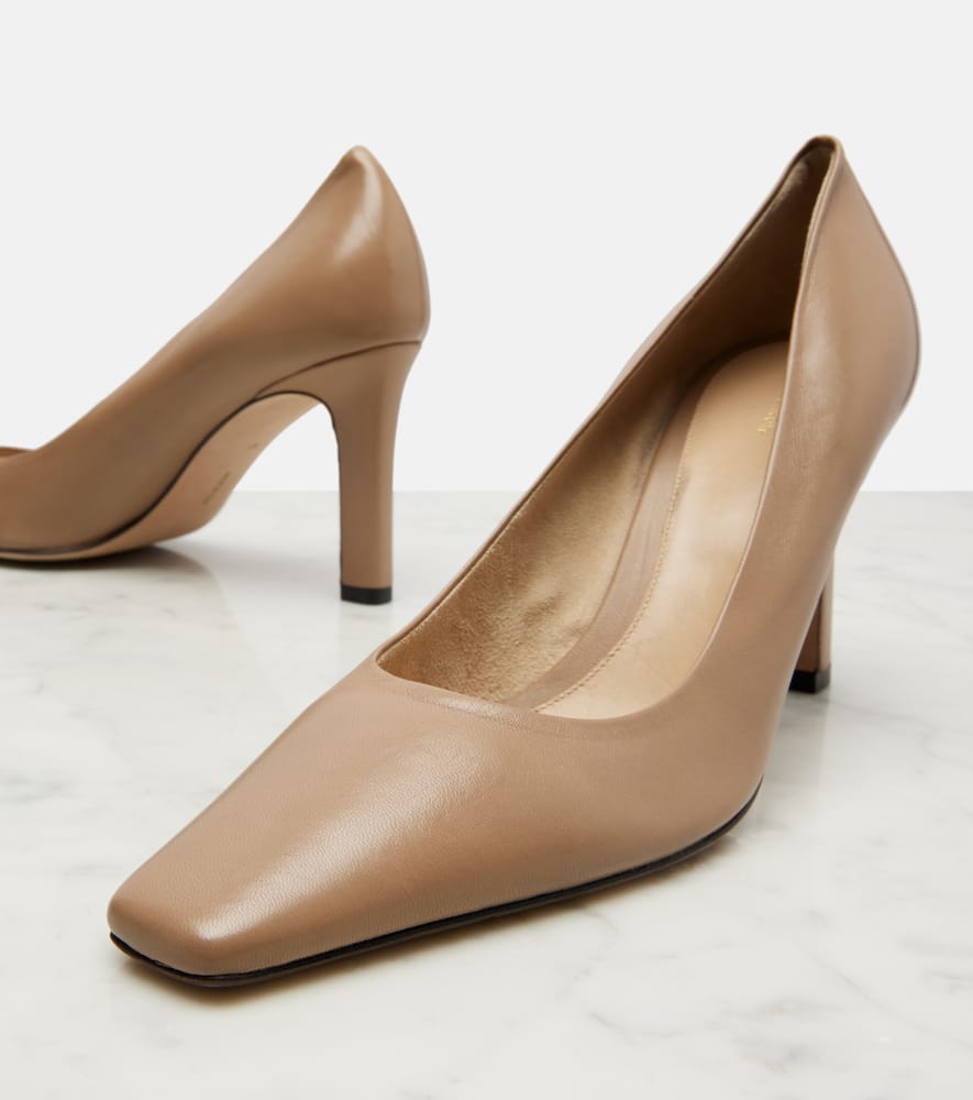 The Row Carla 80 Leather Pumps In Brown
