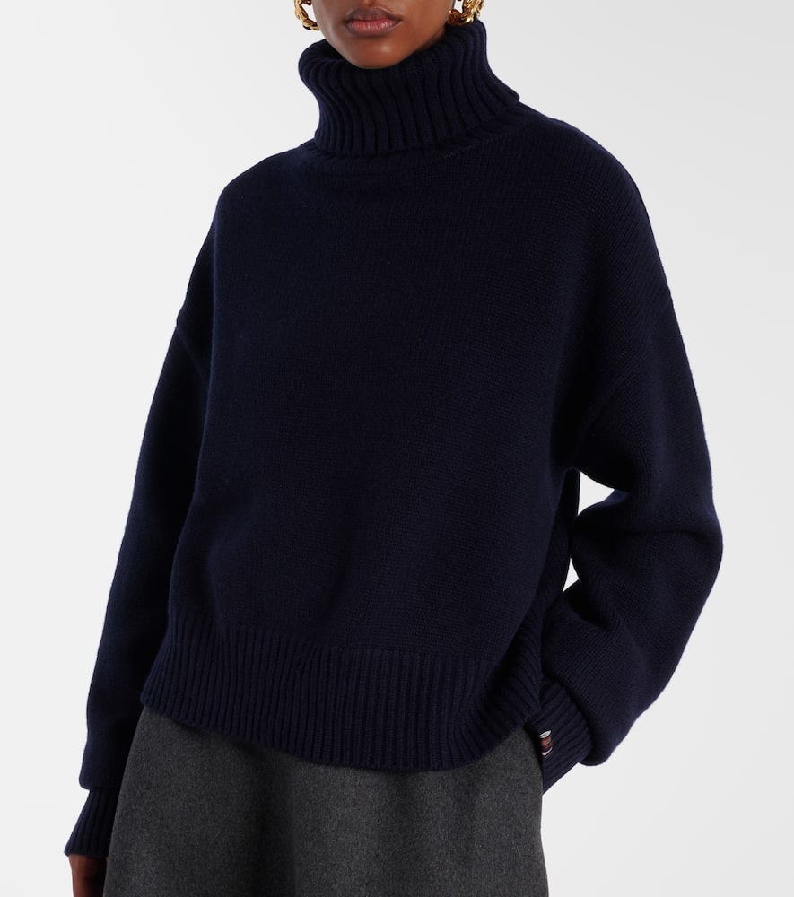 Extreme Cashmere Crop Xtra Cashmere Turtleneck Sweater In Blue
