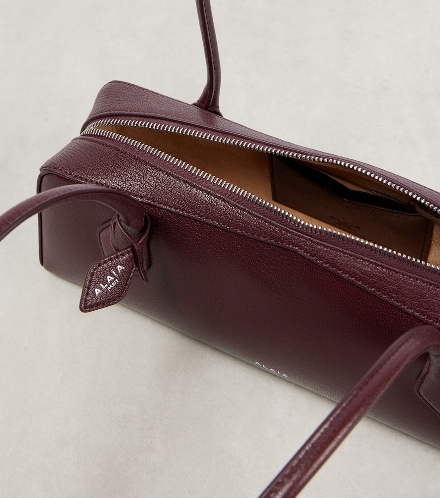 Alaïa Le Teckel Medium Leather Shoulder Bag In Burgundy