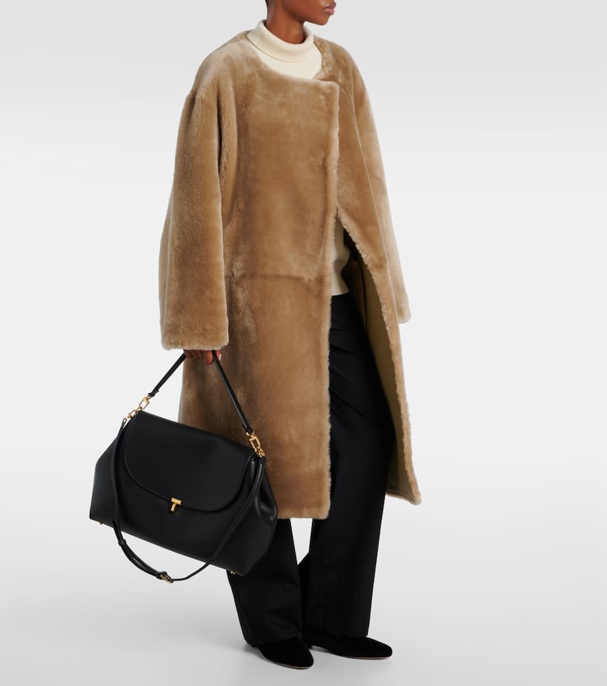Totême T-lock Medium Leather Tote Bag In Black