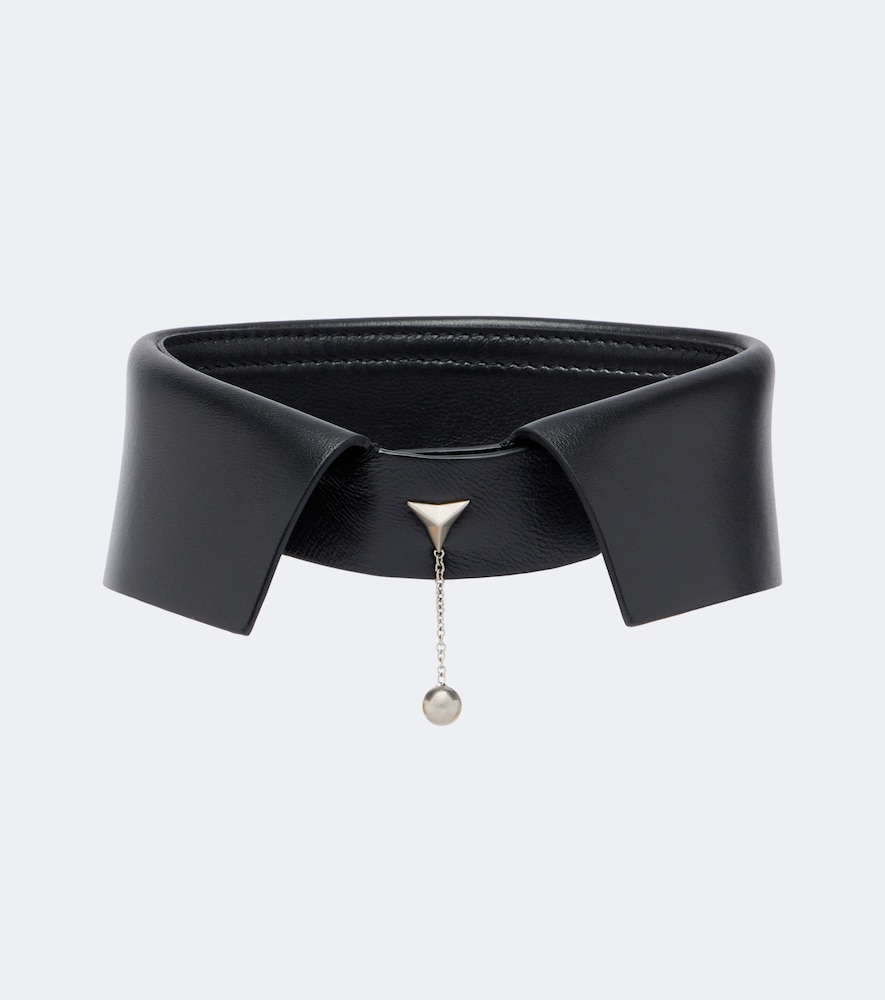 Fendi Col en cuir ornements 690 €