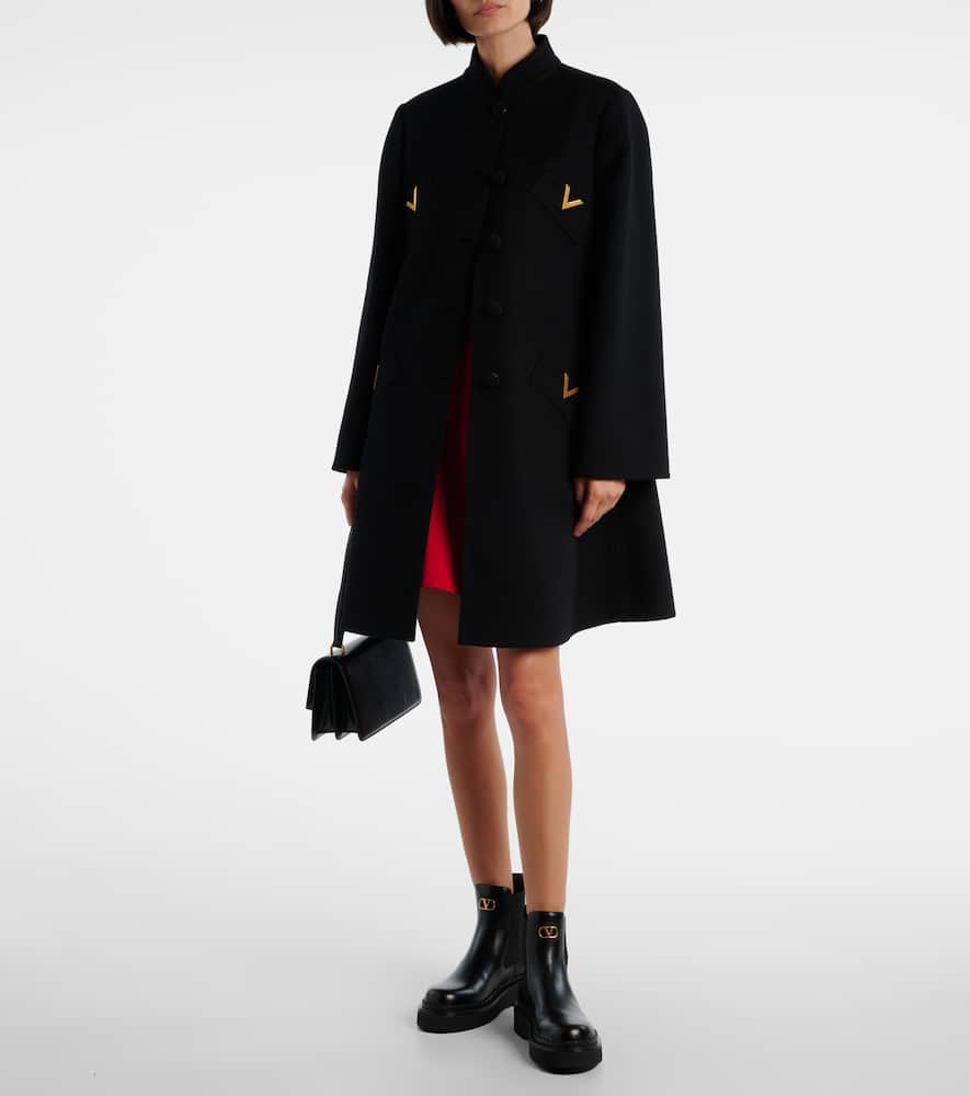 Valentino Stylish Platform Boots Featuring Elastic Panels In Black