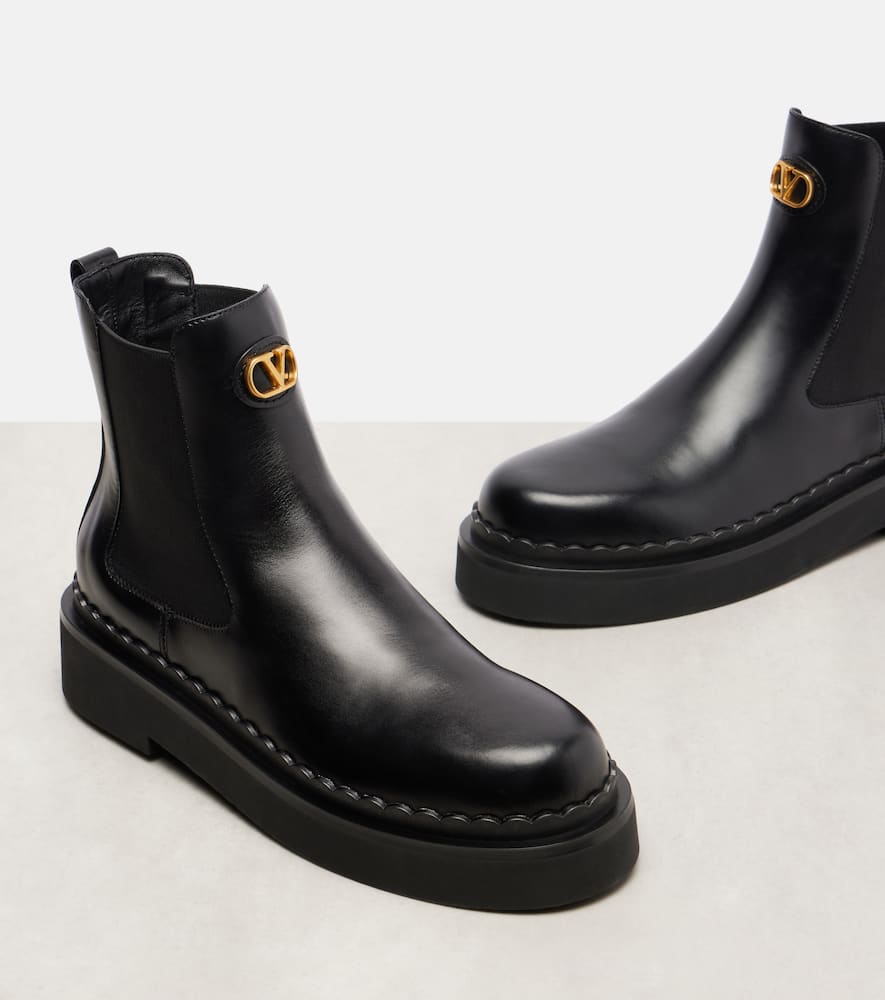 Valentino Stylish Platform Boots Featuring Elastic Panels In Black