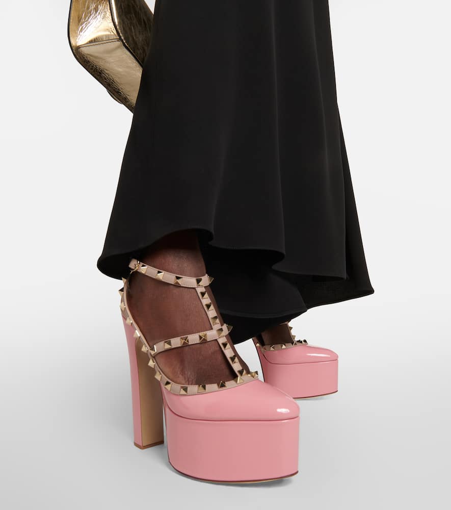 Valentino Rockstud Patent Leather Platform Pumps In Pink