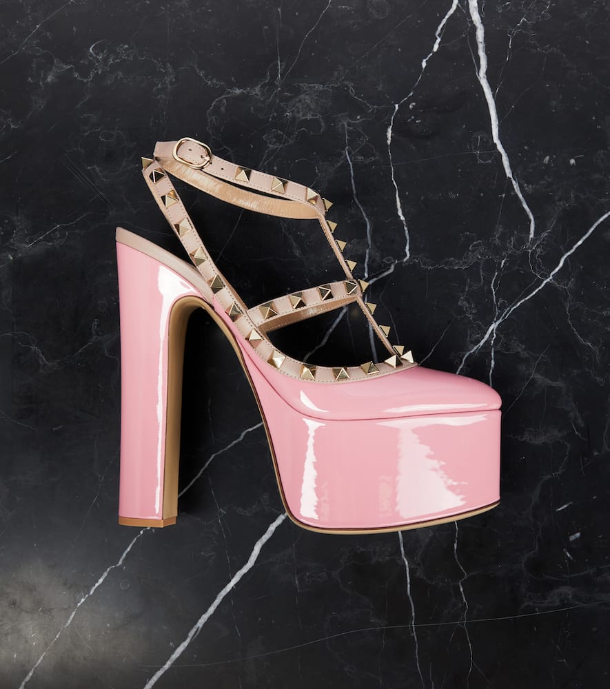Valentino Rockstud Patent Leather Platform Pumps In Pink