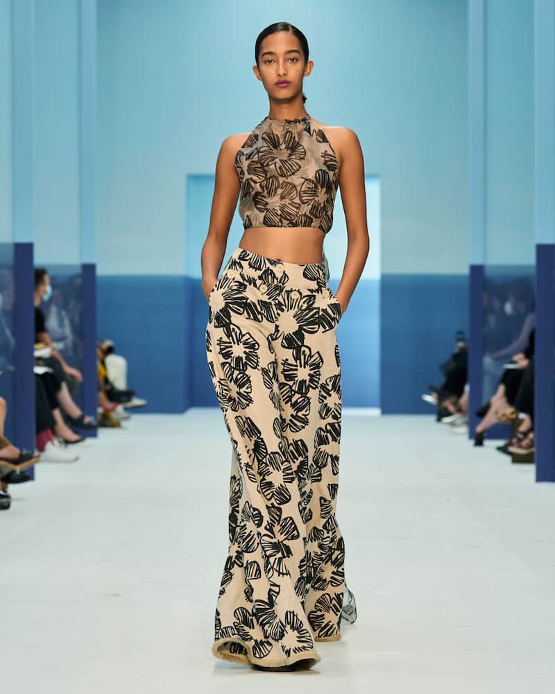 Max Mara Shaila Silk Crop Top In Sabbia Nero