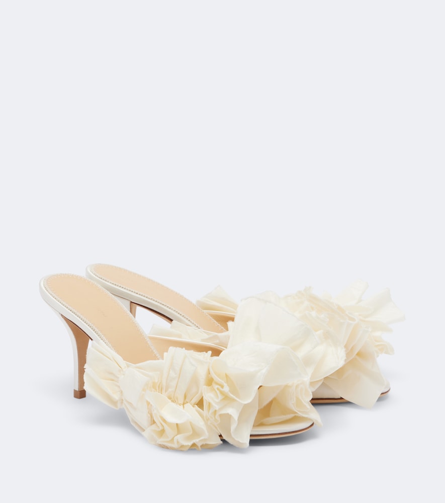 Magda Butrym Mules en satin appliqus floraux 1040 €