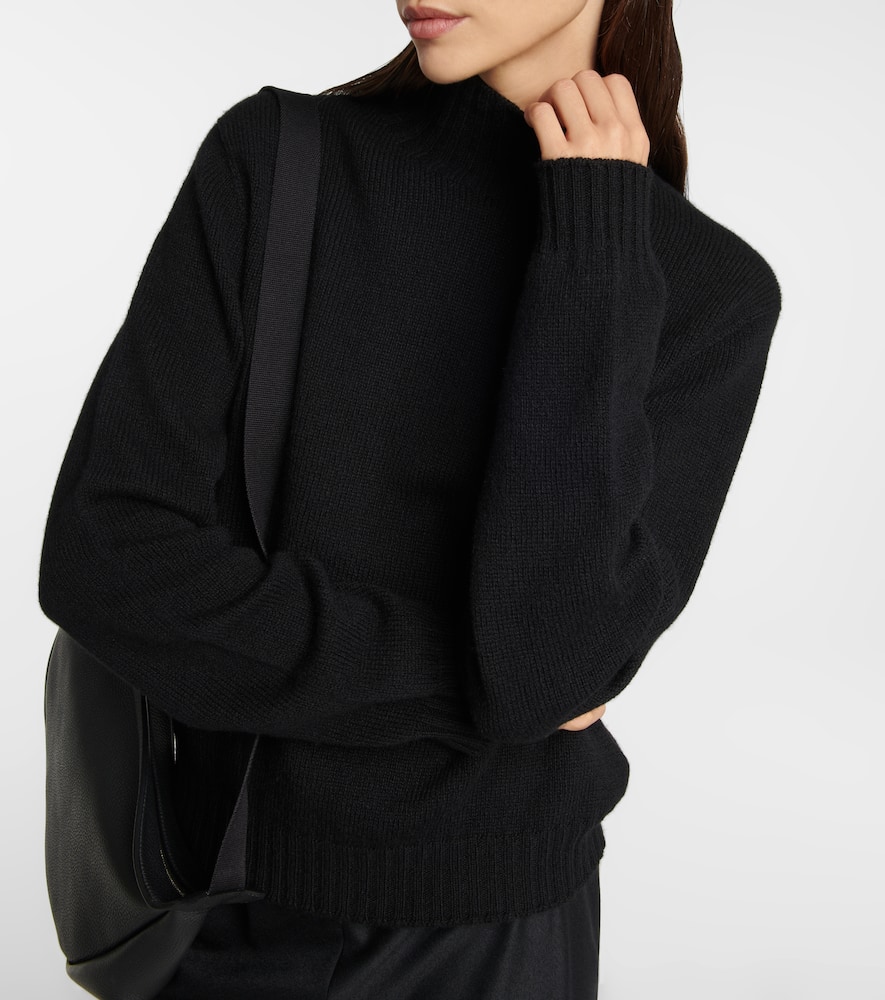 The Row Essentials Kensington Cashmere Turtleneck Sweater In Black