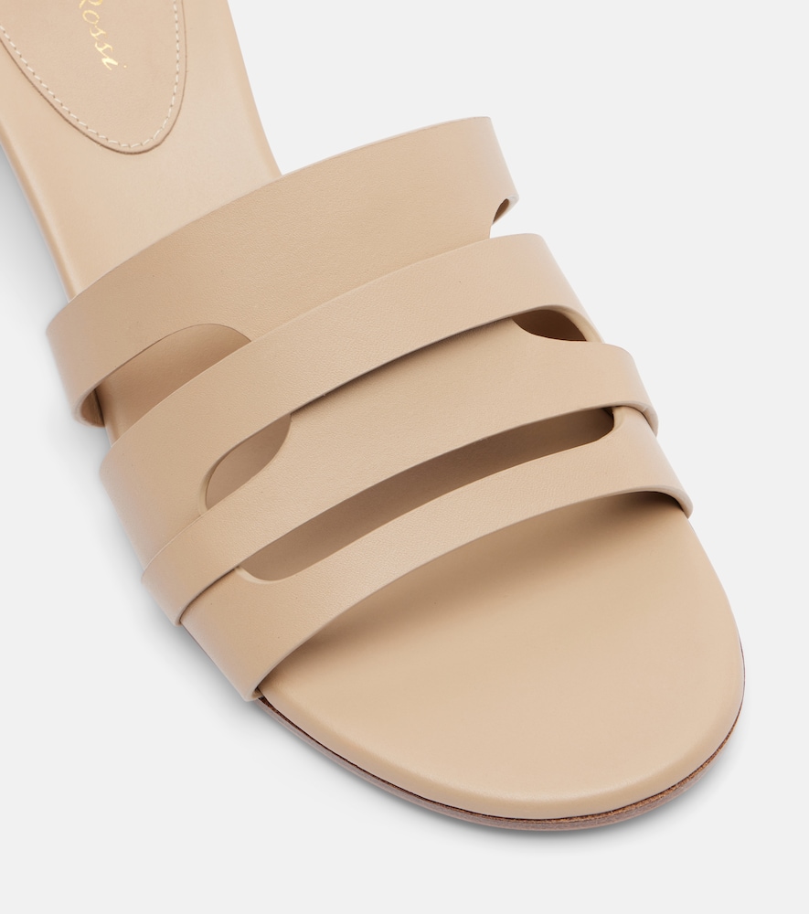 Nora Mules