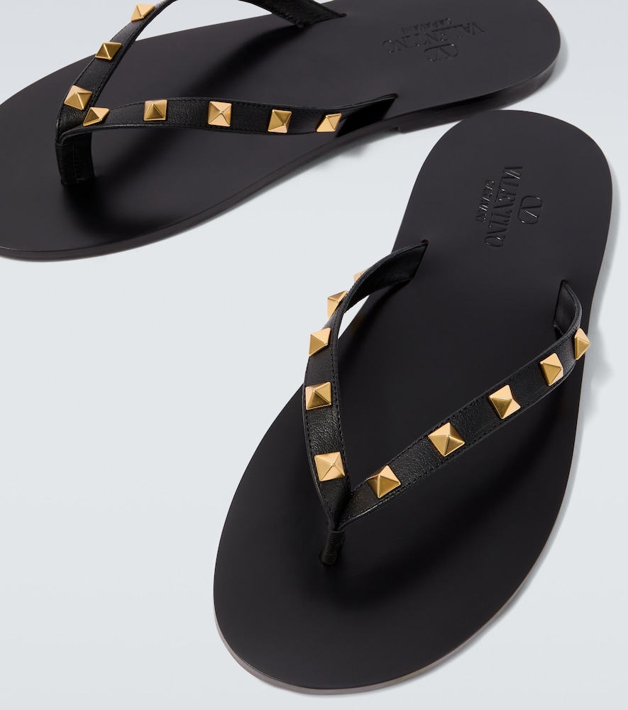  Valentino Garavani Valentino Garavani Rockstud Leather Thong Sandals 