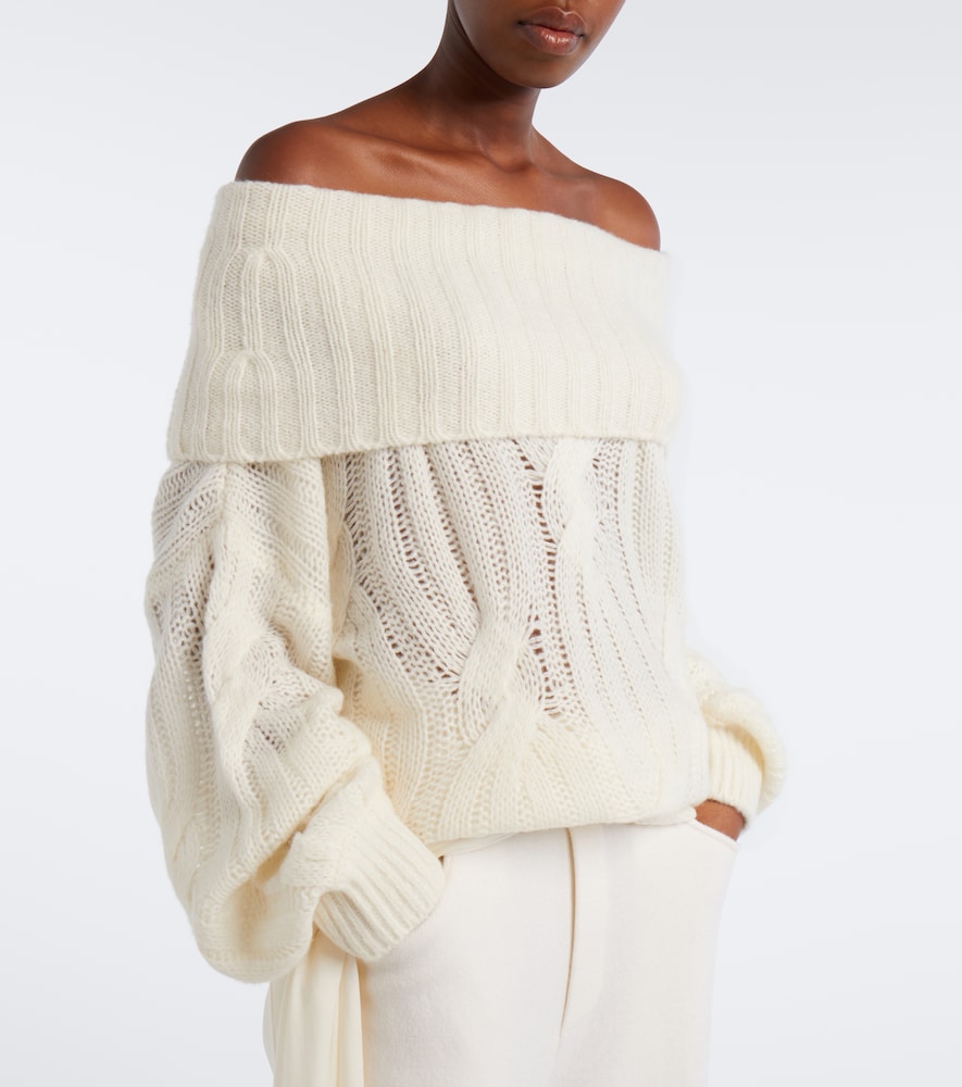 Chaqueline Cashmere And Sweater