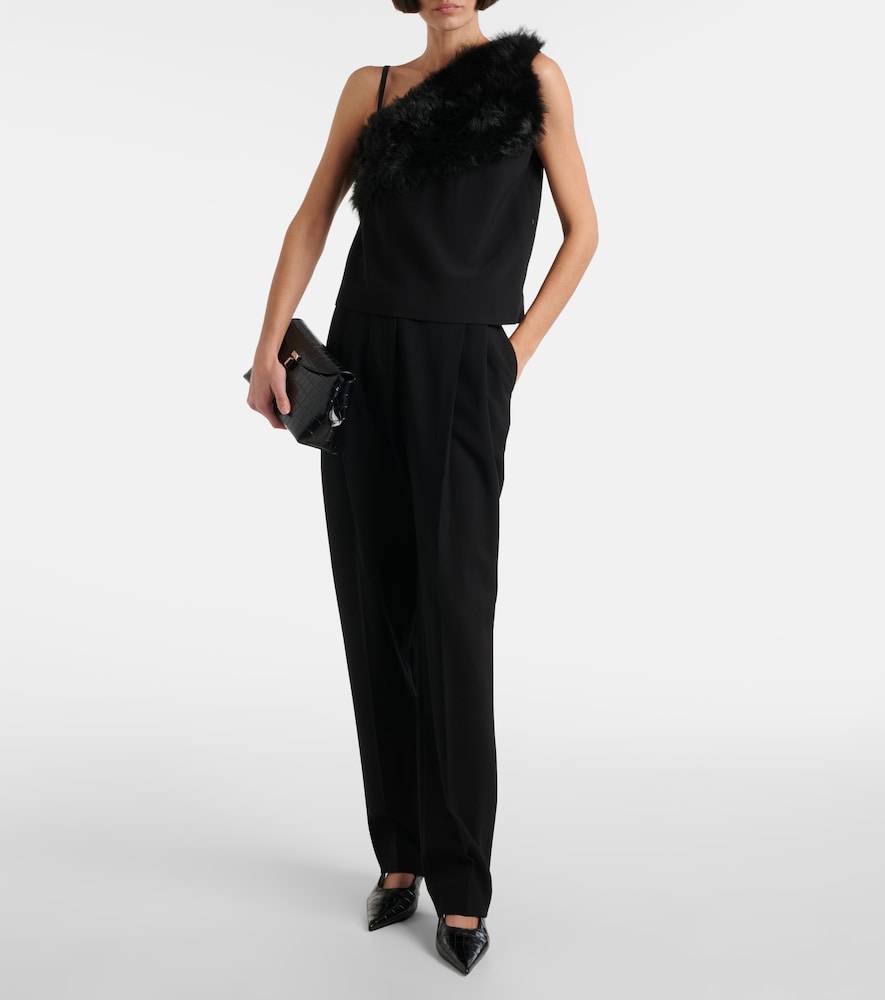 Toteme Toteme One-shoulder Shearling-trimmed Top 